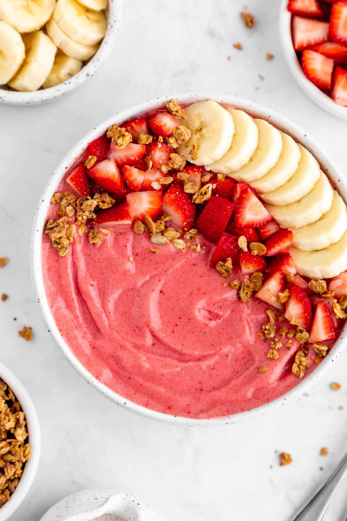 strawberry banana smoothie bowl — creamy, refreshing & healthy