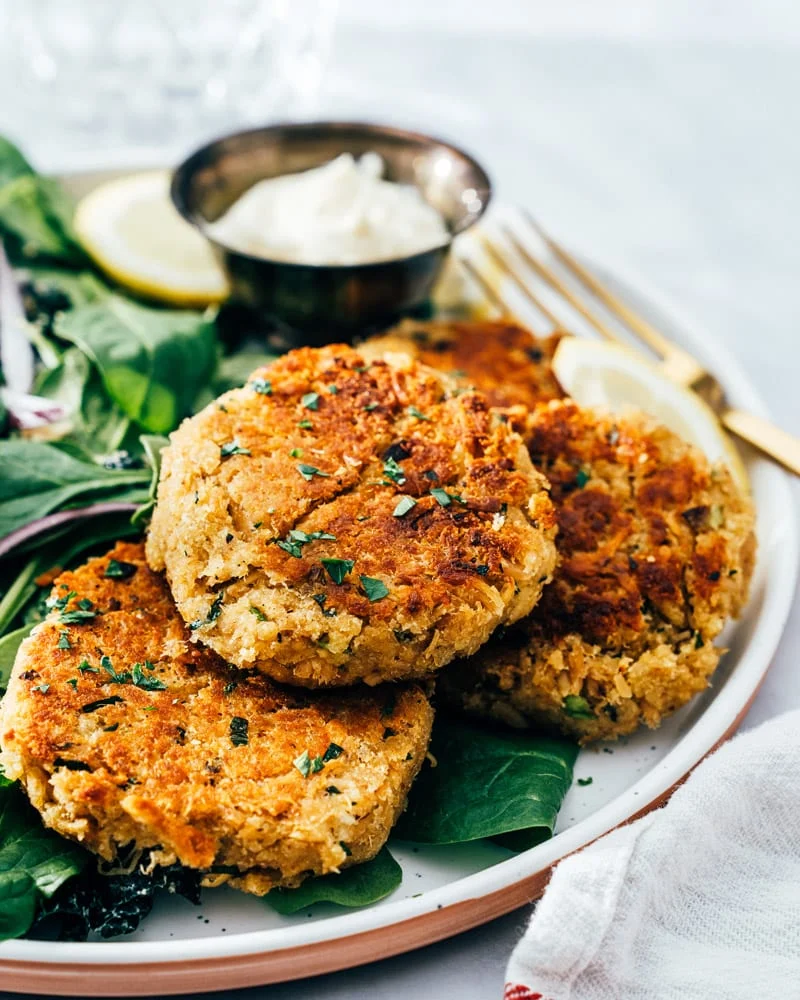 tuna cakes with lemon garlic dressing — crispy, zesty & protein packed