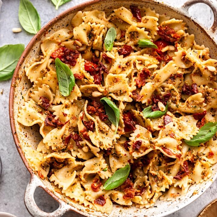 pâtes crémeuses au pesto de basilic & tomates séchées — sauce onctueuse & explosion méditerranéenne